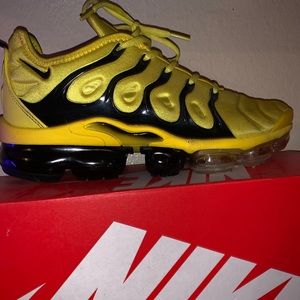 vapormax plus bumblebee